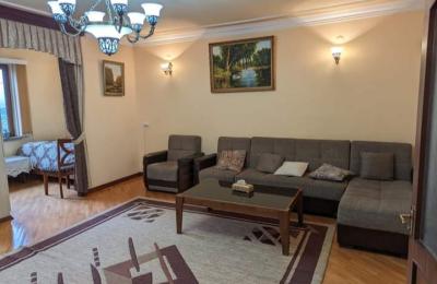 A 3-room apartment is for sale in Malatia Sebastia community, Araratyan 1st block