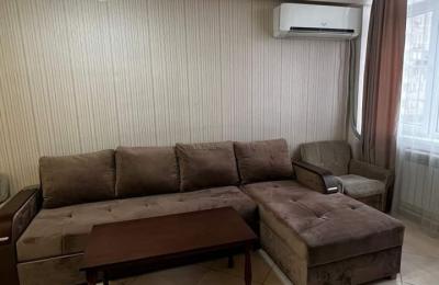 In the center, on Yervand Kochar Street, a 2-3-room apartment is for rent